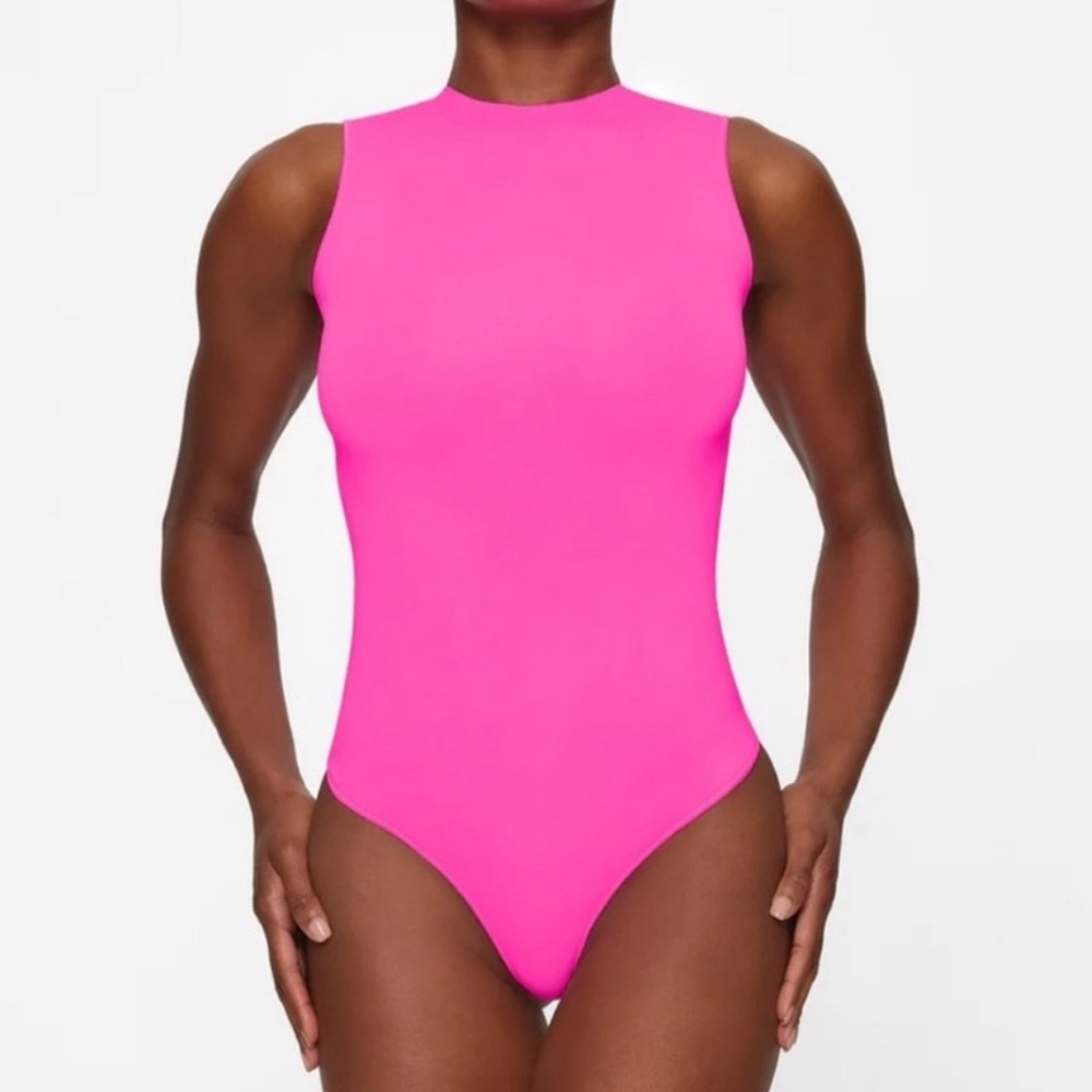 SKIMS crewneck sleeveless essentials bodysuit